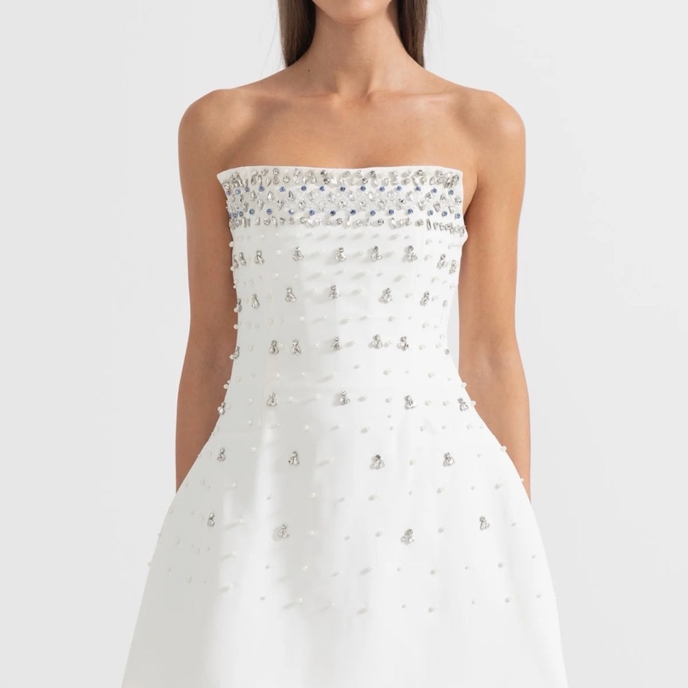 Elegant White Strapless Dress